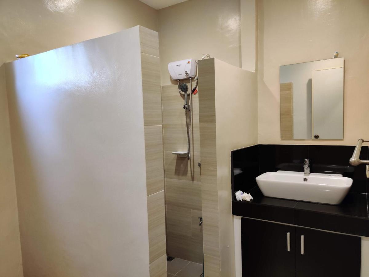 Red Knight Gardens Hotel Davao Ngoại thất bức ảnh