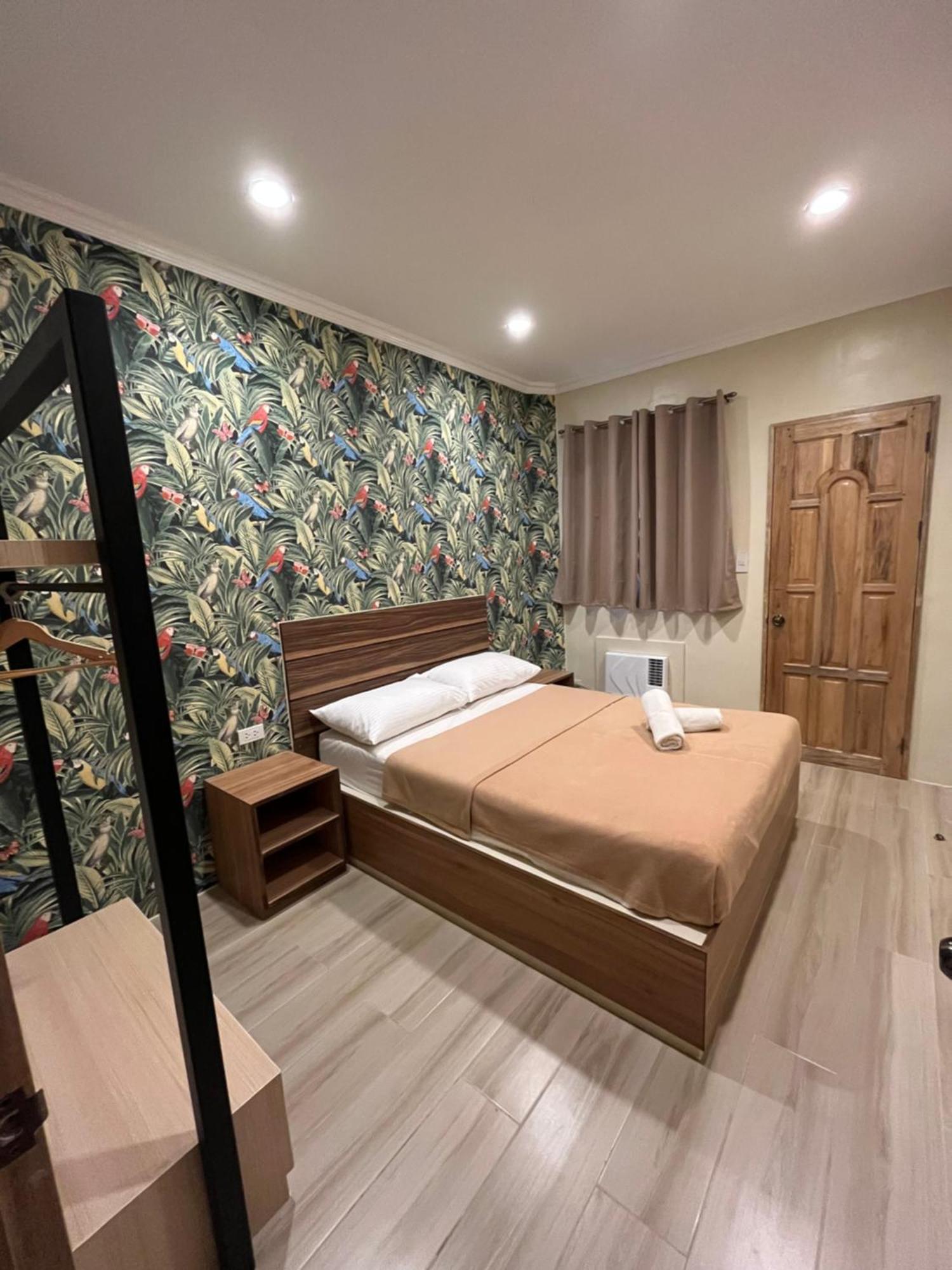 Red Knight Gardens Hotel Davao Ngoại thất bức ảnh