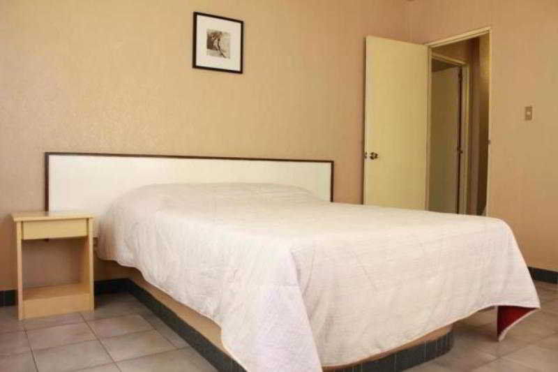 Red Knight Gardens Hotel Davao Ngoại thất bức ảnh