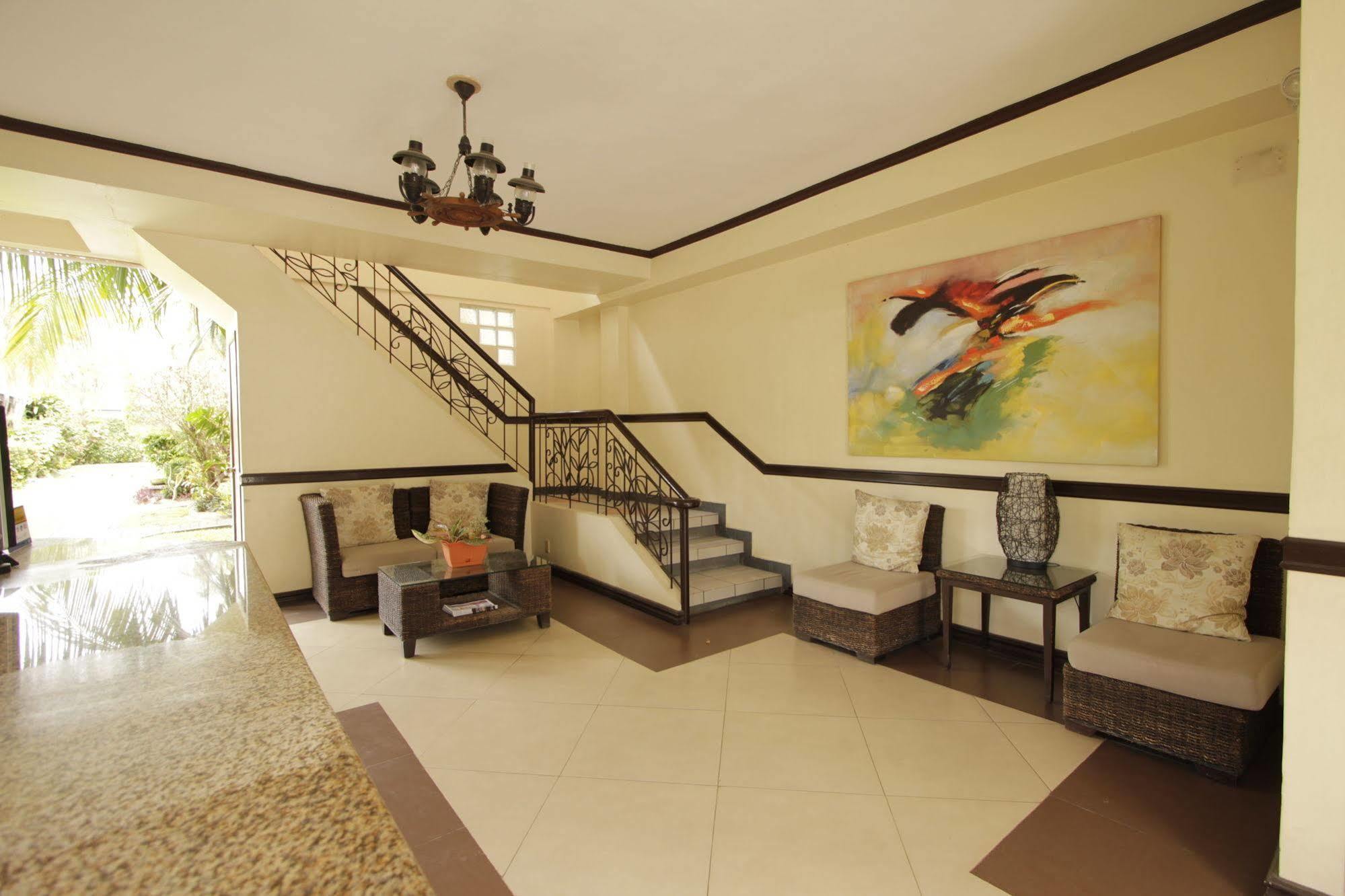 Red Knight Gardens Hotel Davao Ngoại thất bức ảnh