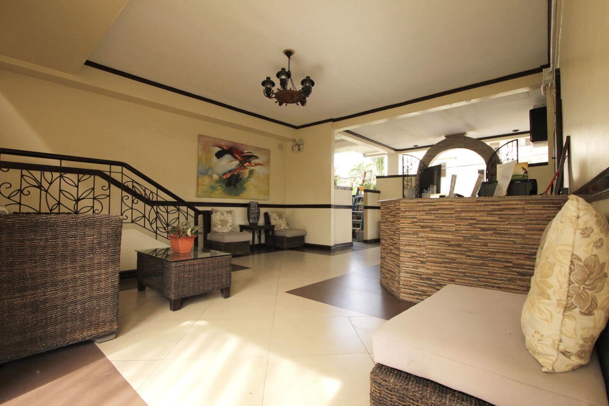 Red Knight Gardens Hotel Davao Ngoại thất bức ảnh
