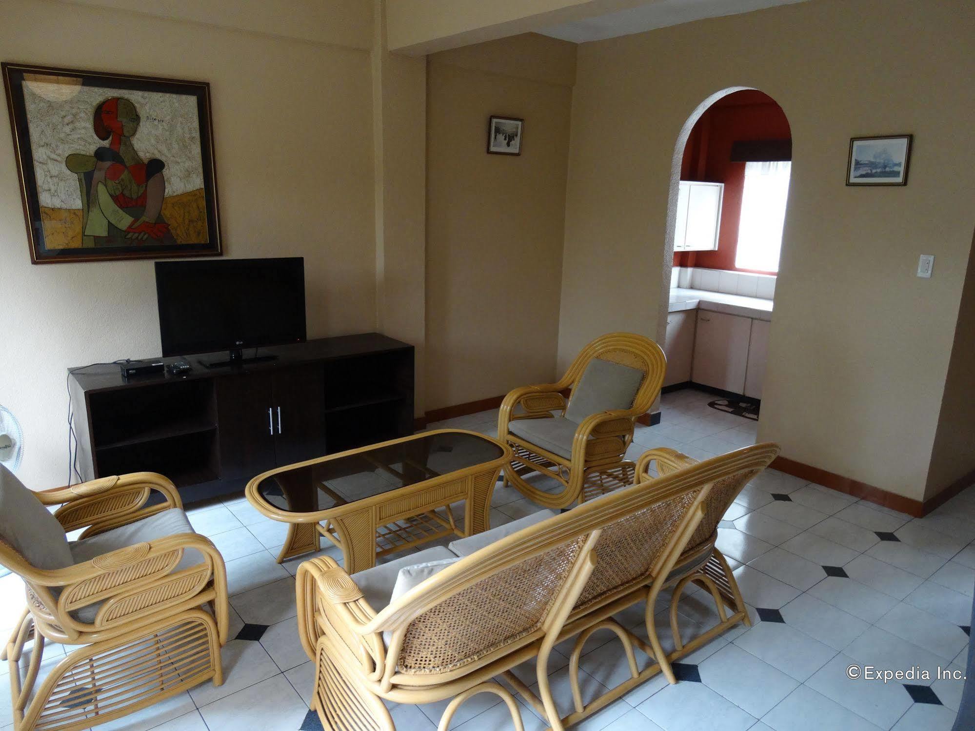 Red Knight Gardens Hotel Davao Ngoại thất bức ảnh