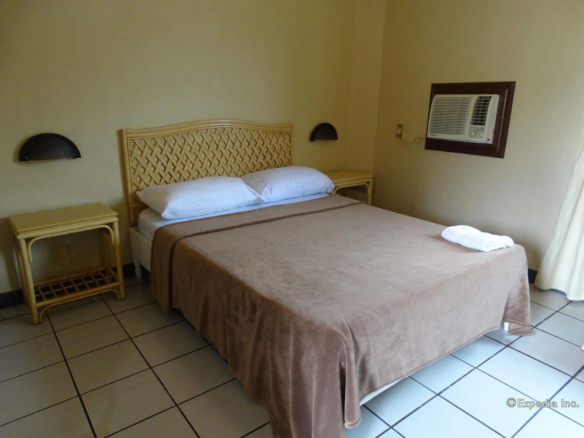 Red Knight Gardens Hotel Davao Ngoại thất bức ảnh