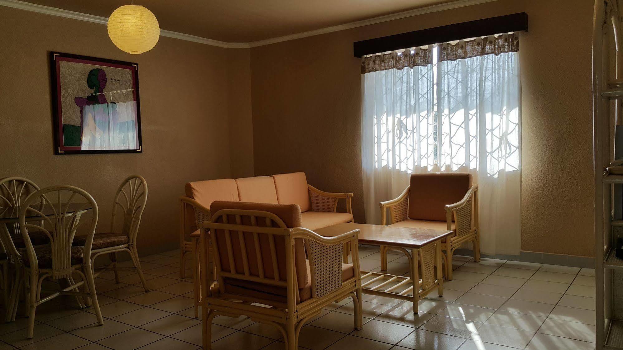 Red Knight Gardens Hotel Davao Ngoại thất bức ảnh