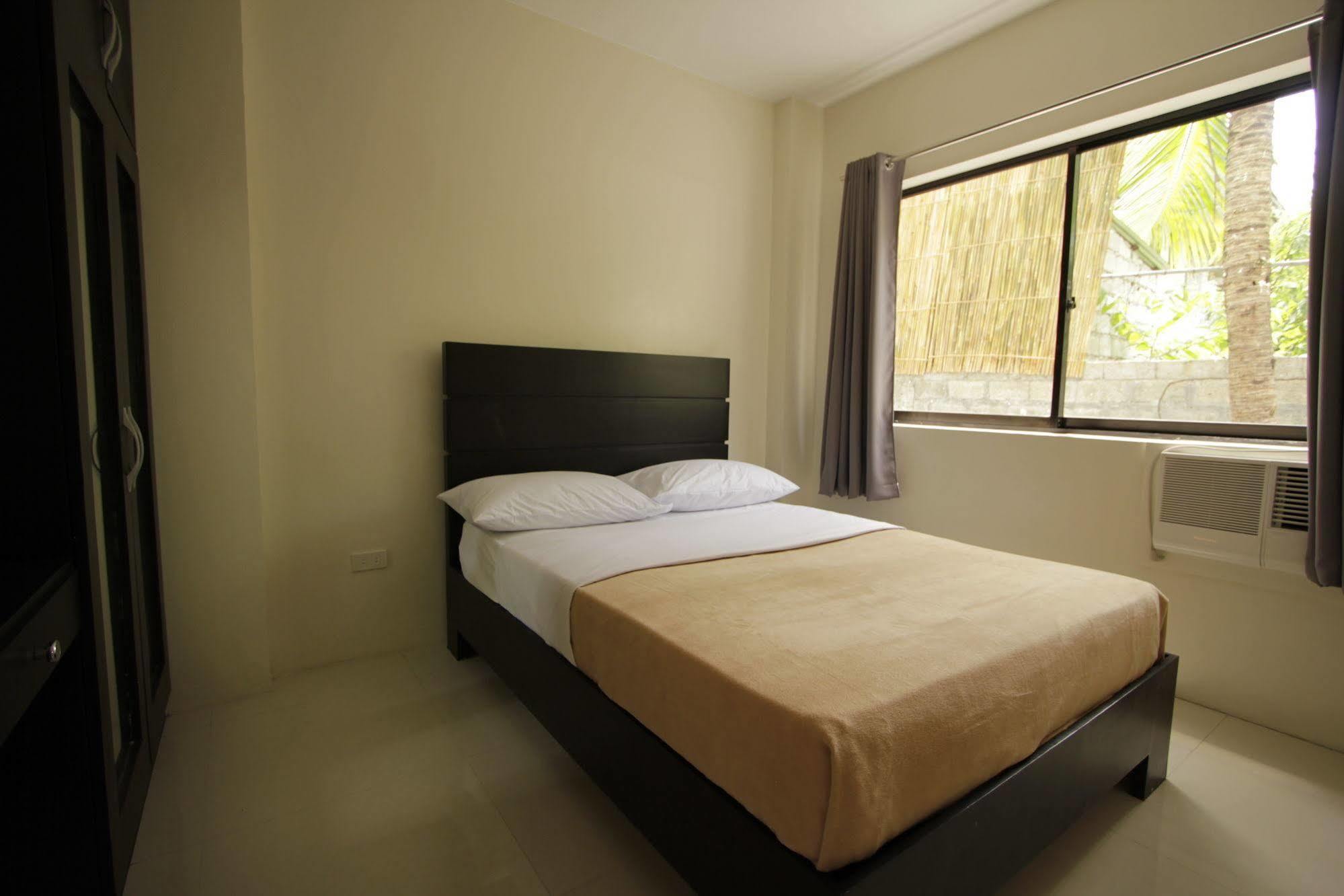 Red Knight Gardens Hotel Davao Ngoại thất bức ảnh